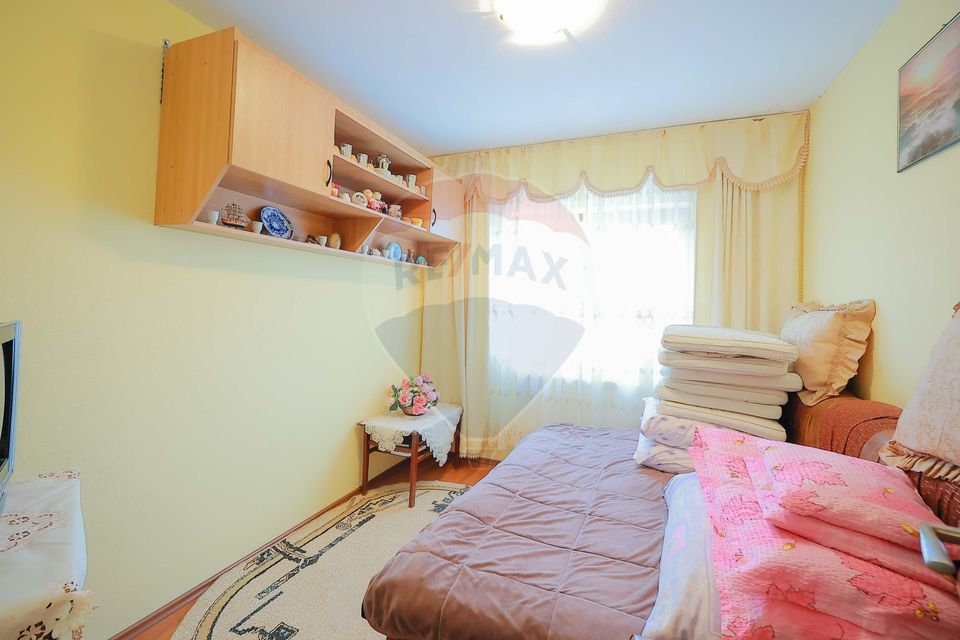 Casă cu 4 camere din cărămidă, de vânzare în zona Bratca-Damiș