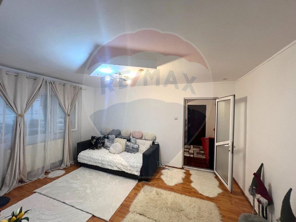 Apartament de vânzare cu 2 camere semidecomandate în zona Ura