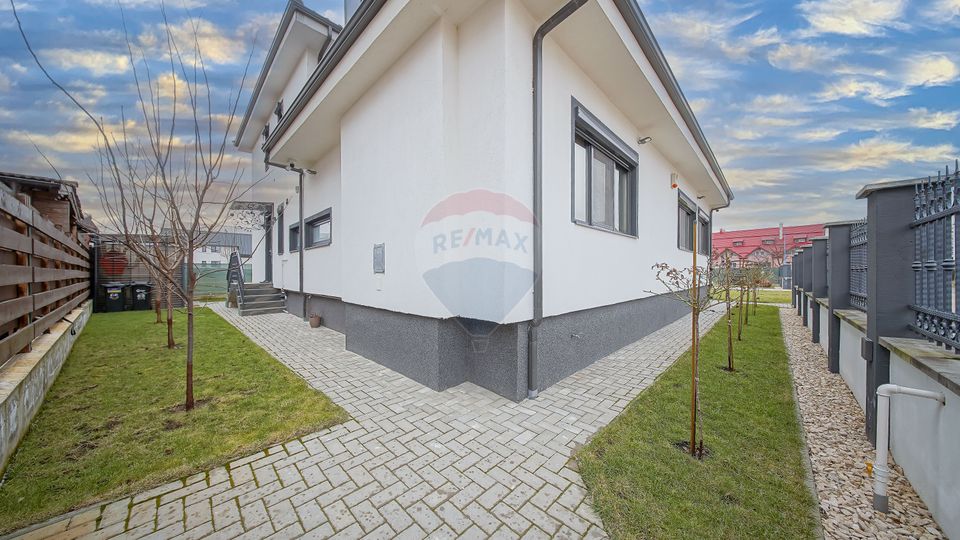 Casă premium cu 270 mp utili, 7 camere ,curte generoasă în Bartolomeu