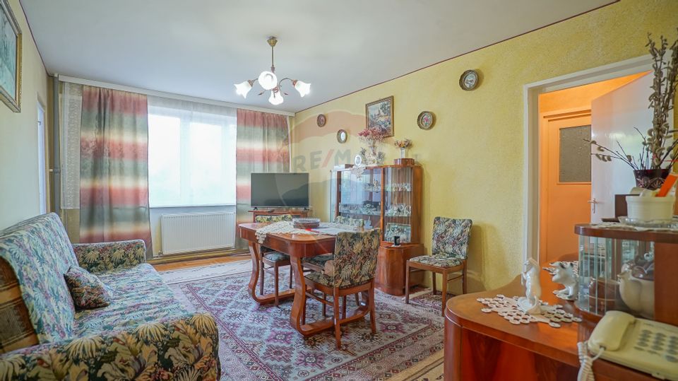 REZERVAT!! Apartament cu 3 camere de vânzare, zona Vlahuta