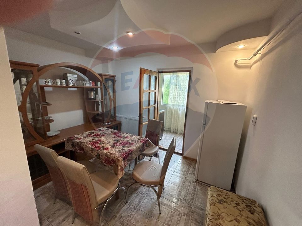 Apartament 3 camere  -1 Mai (in spate la Pelendava)