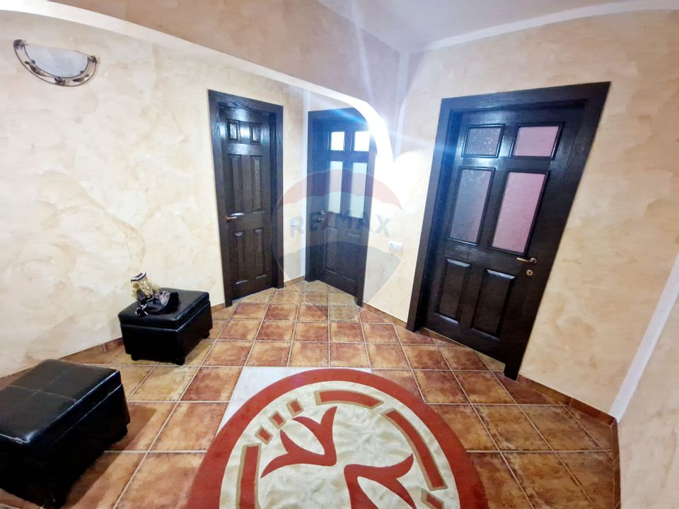 Apartament cu 3 camere de vânzare în zona Darmanesti