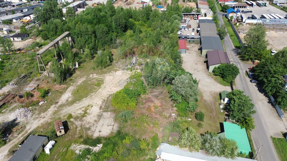 Spațiu industrial de 560mp / platforma betonata 2900mp 100m front