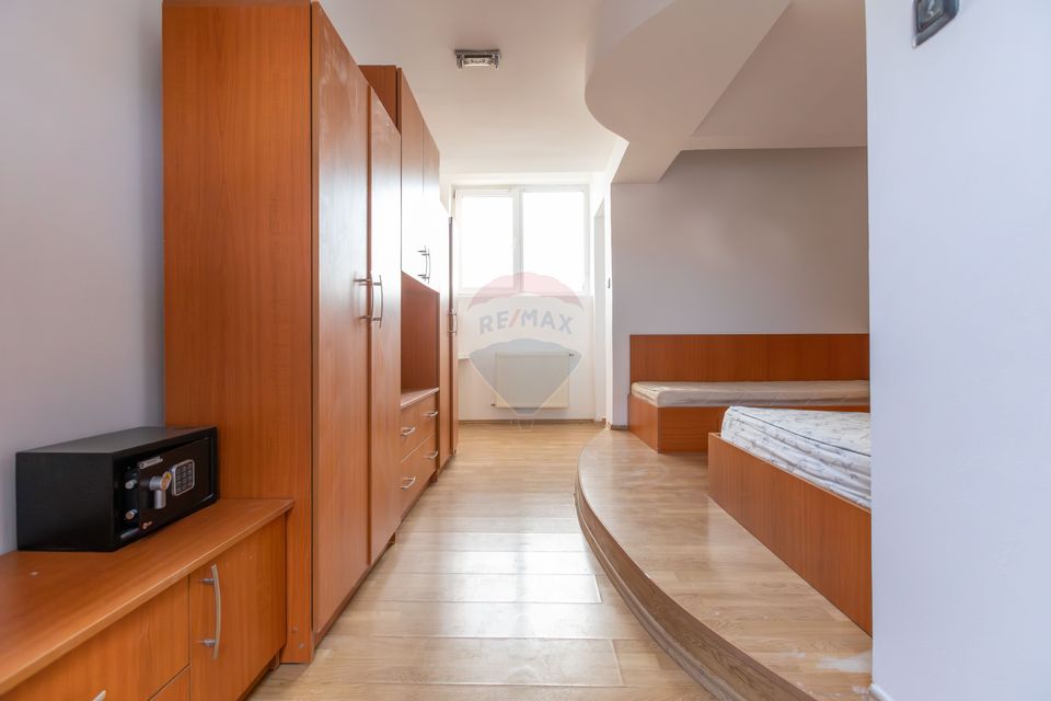 Apartament tip duplex cu 3 camere de vânzare în zona Ultracentral