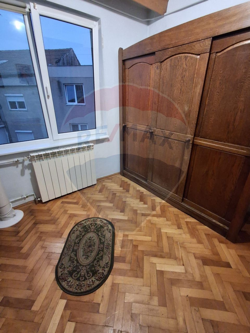 Apartament cu 4 camere de vânzare în zona Iosia