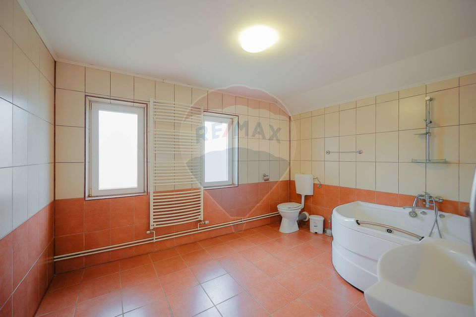 6 room House / Villa for sale, Episcopia Bihorului area