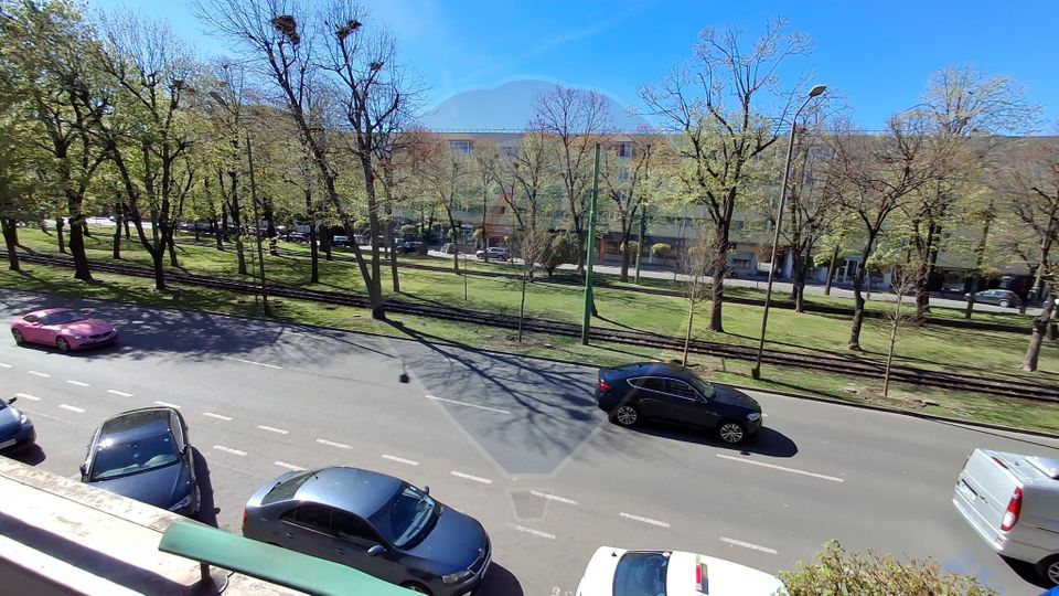 Apartament 1 cameră în Centru – Bd. Revoluției, balcon mare