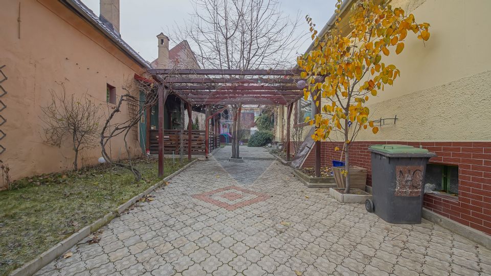 5 room House / Villa for sale, Brasovul Vechi area