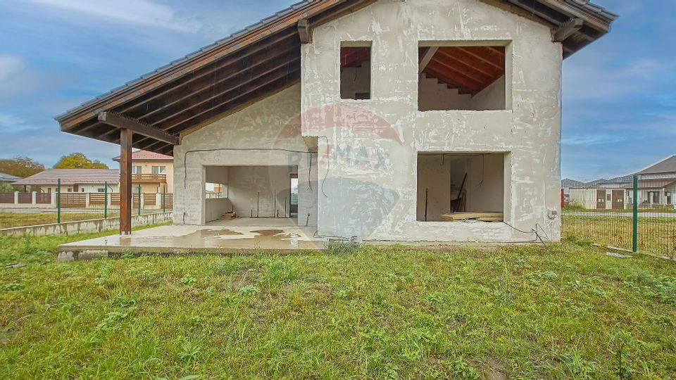 Casă spațioasă la gri, 4 camere, 3 băi, teren 500 mp – zona Bartolomeu