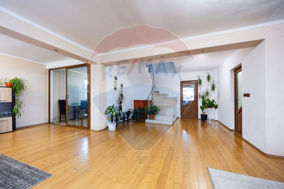 Casă individuală cu garaj și curte, 148 mp utili, zonă de case