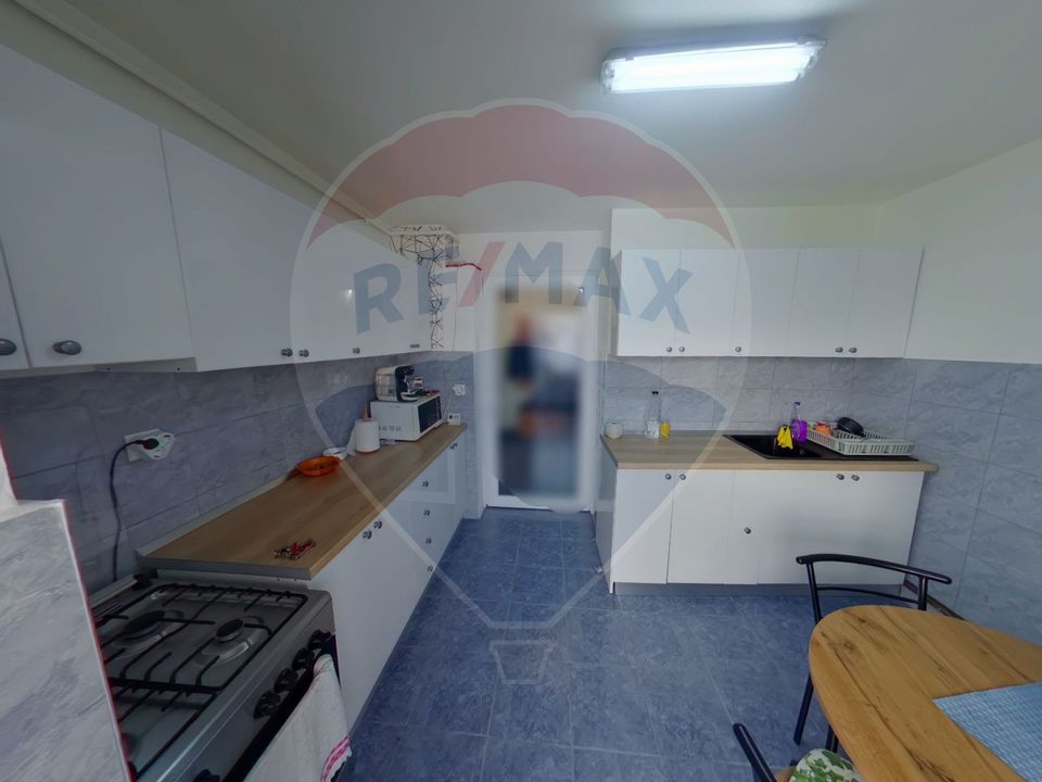 Apartament cu 3 camere de vânzare în zona Est