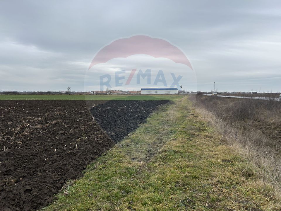 Teren intravilan 80500mp. aproape de nodul rutier de pe DX Oradea-Arad