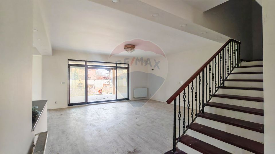 Villa for sale in Berceni, land 1161 sqm | Investment opportunity