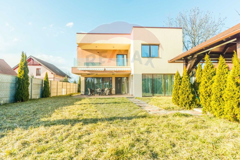 Vila in stil  mediterenean, lux,  în statiunea balneoclimaterica Covasna