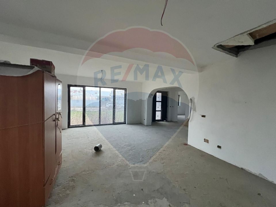 Casă 4 camere Rachitosu