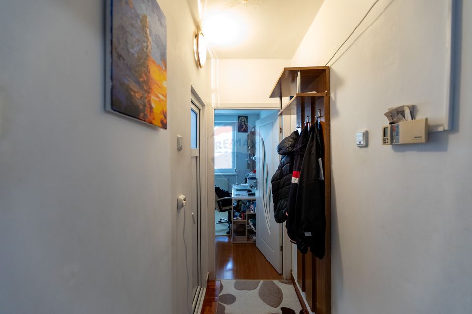 Apartament decomandat cu 2 camere de vânzare, str. Cornișa Bistriței