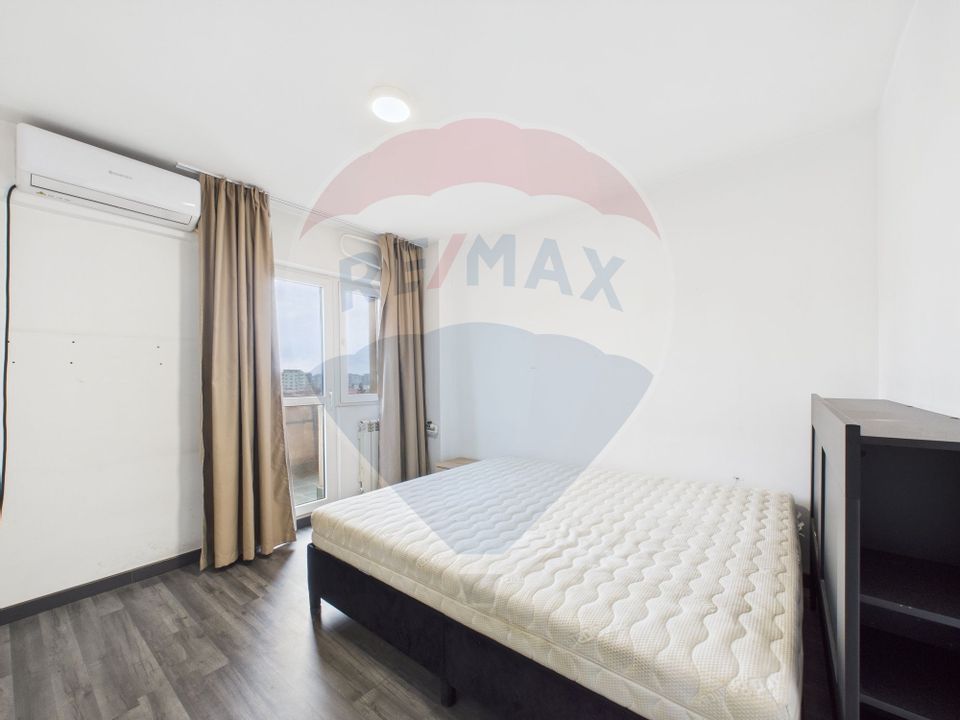 Apartament cu 3 camere de vânzare în zona Dristor
