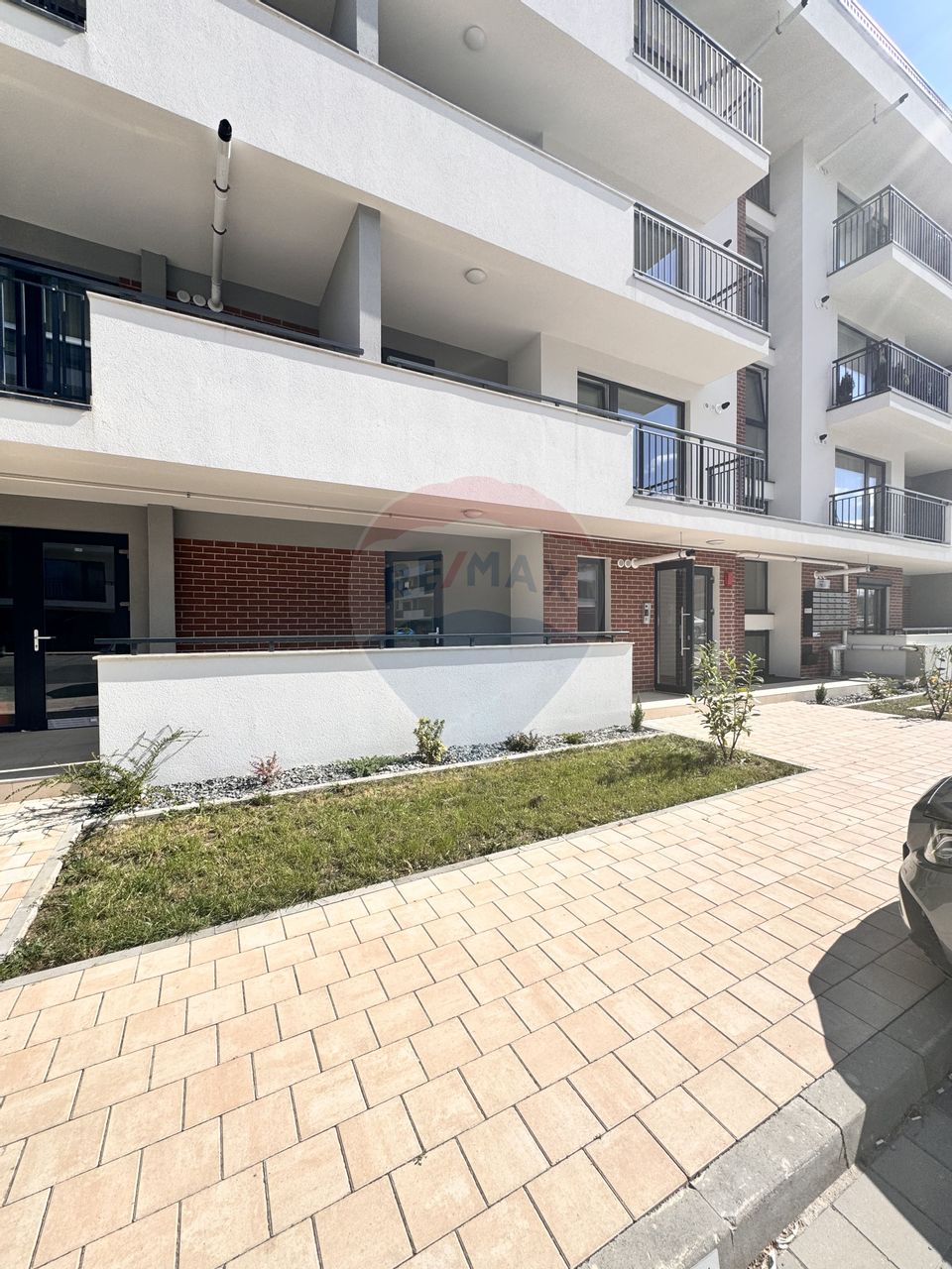 Spațiu nou, la prima inchiriere, pretabil cabinet, salon, etc..