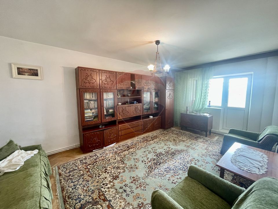 Apartament 3 camere Marco Spital