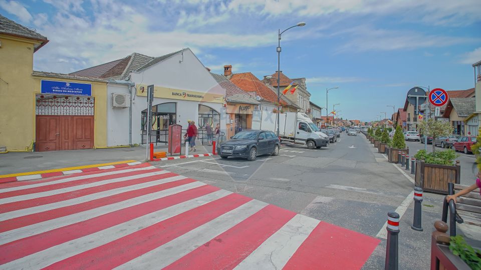 REZERVAT!Spațiu comercial sau de birouri, plus teren, Centru Săcele