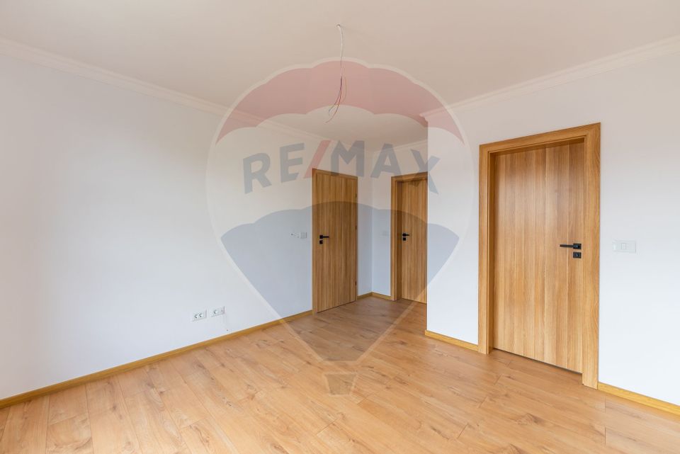 Apartament cu terasă și 2 parcări - Complex nou central