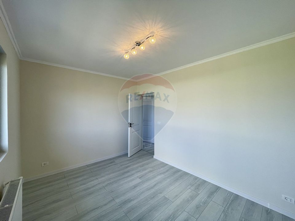 Casă / Vilă cu 3 camere de vânzare în zona Vest