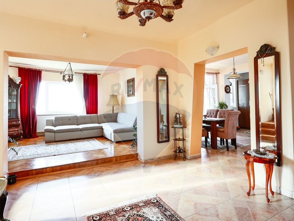 8 room House / Villa for sale, Dealuri Oradea area