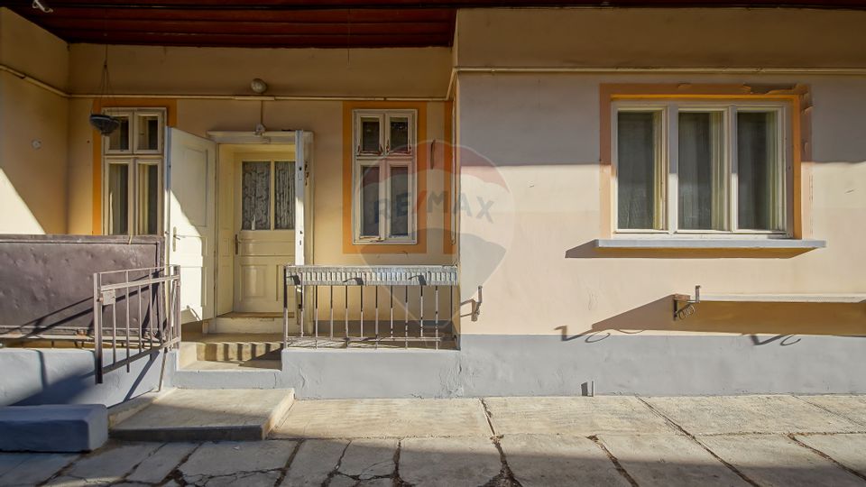 Comision 0 %! Casă cu 5 camere de vânzare în zona Turches!