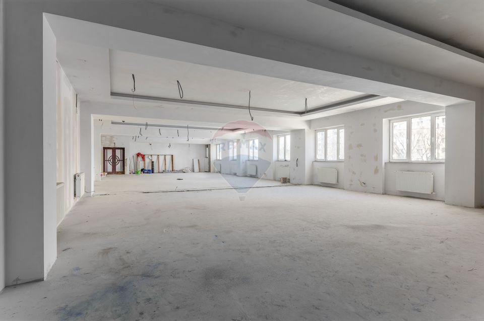 Spațiu Industrial & Comercial – 11735 mp, Hala 2900 mp, Birouri 727 mp