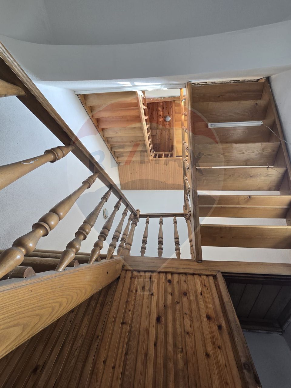 DE VANZARE Casă / Vilă cu 11 camere de vânzare în zona Parcul Carol