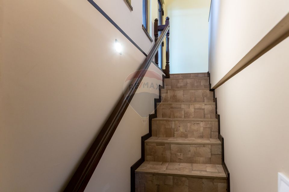 10 room House / Villa for sale, Serbanesti area