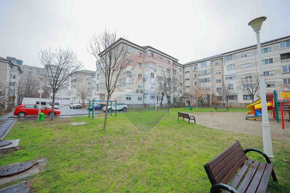 Apartament cu 3 camere de vânzare, în zona Dragoș Vodă