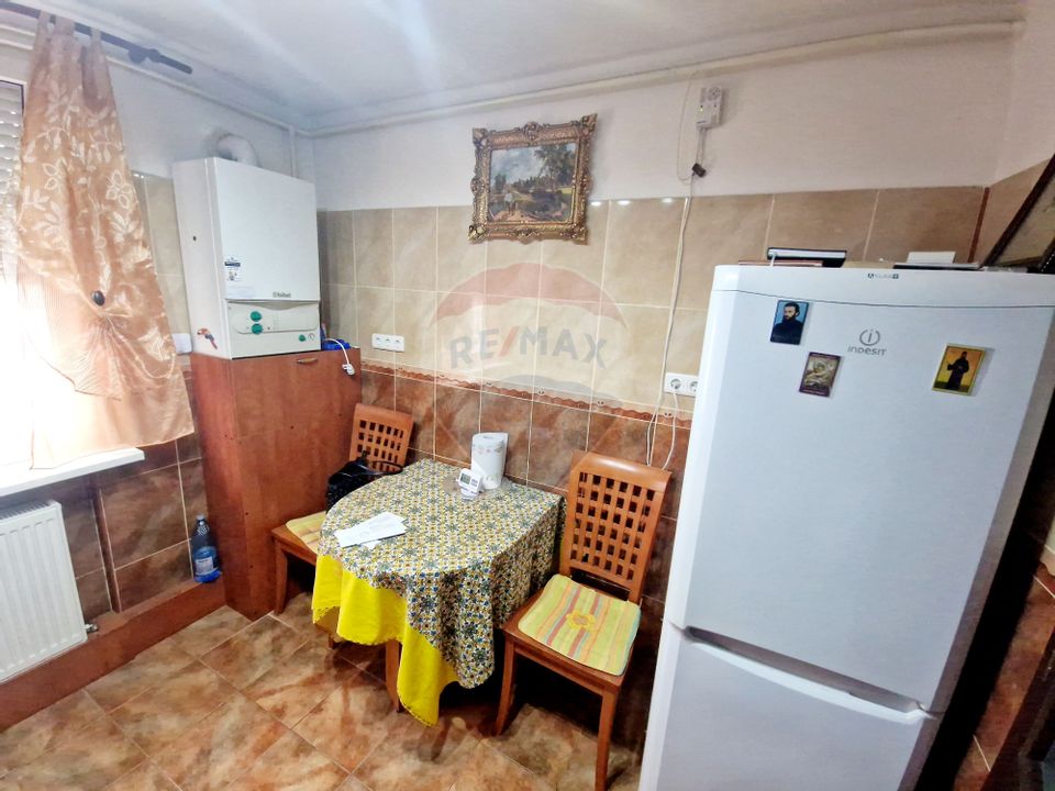 Apartament cu 3 camere de vânzare în zona Darmanesti
