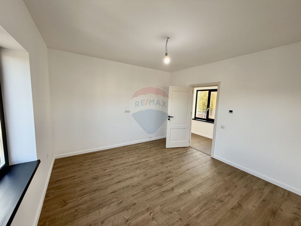 Casă / Vilă cu 4 camere de vânzare în zona Nord