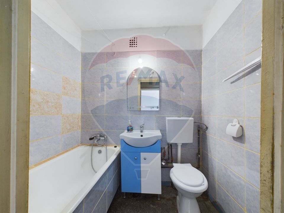 Apartament 3 camere de vanzare, racordare la gaze - Zona Straja