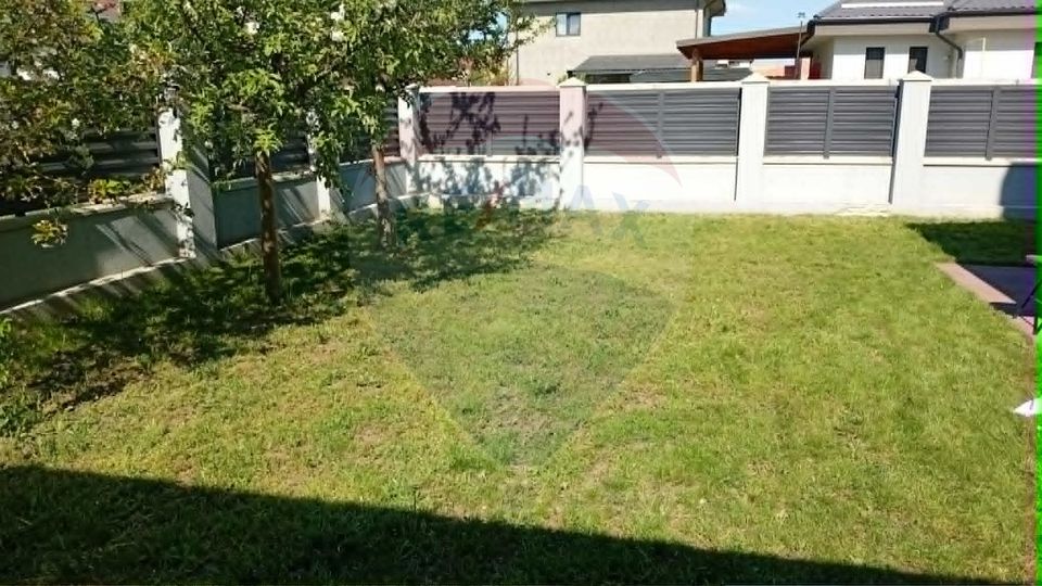 Spacious house / Villa with large yard for rent in Domnești