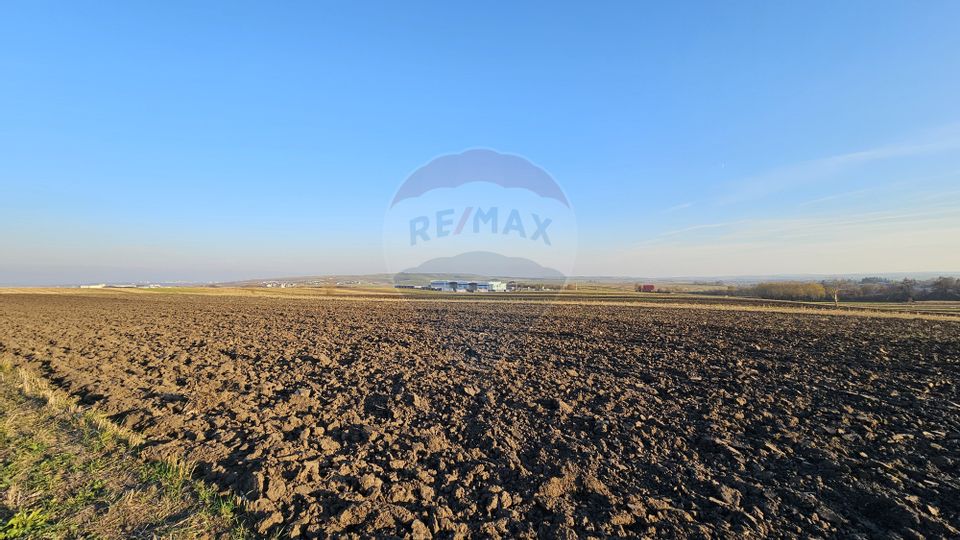 Teren extravilan 6,100mp Stroiesti / Soseaua DN17, Suceava