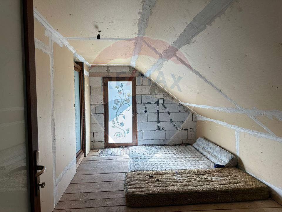 Casă / Vilă la gri in Pangarati Neamt