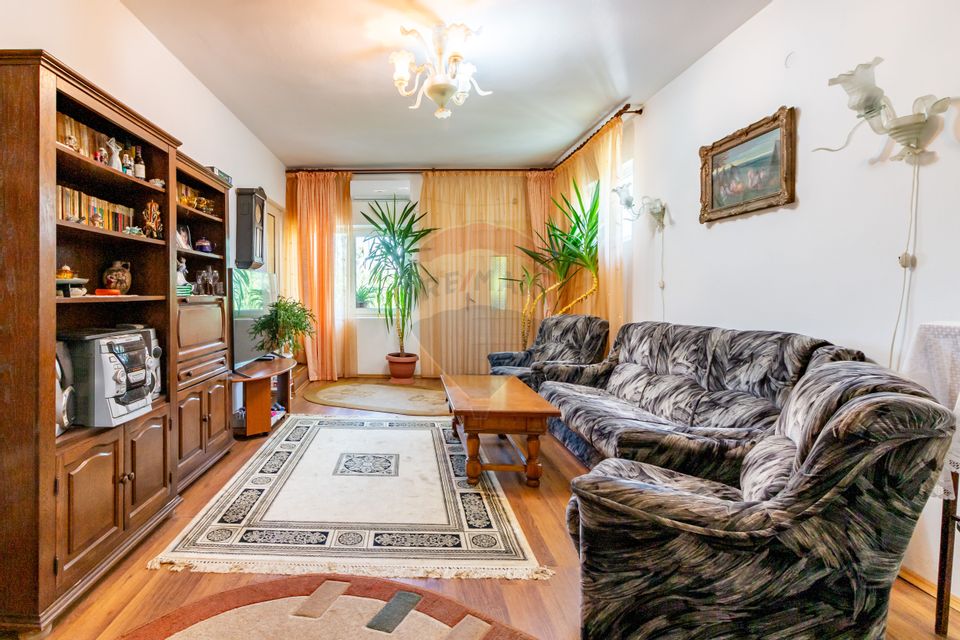 Casa+Laborator+ Teren 12.700 mp + casa de vacanta - Bolintin Vale