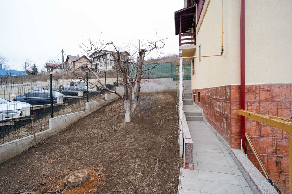 Casă / Vilă cu 3 camere de vânzare în zona Bucium