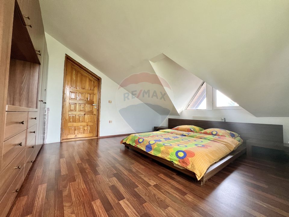 8 room House / Villa for sale