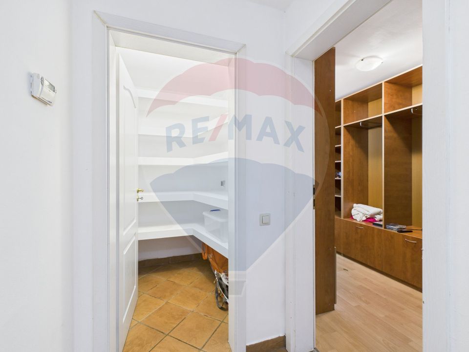 De vanzare | Vila in Paradisul Verde cu gradina si padure proprie |