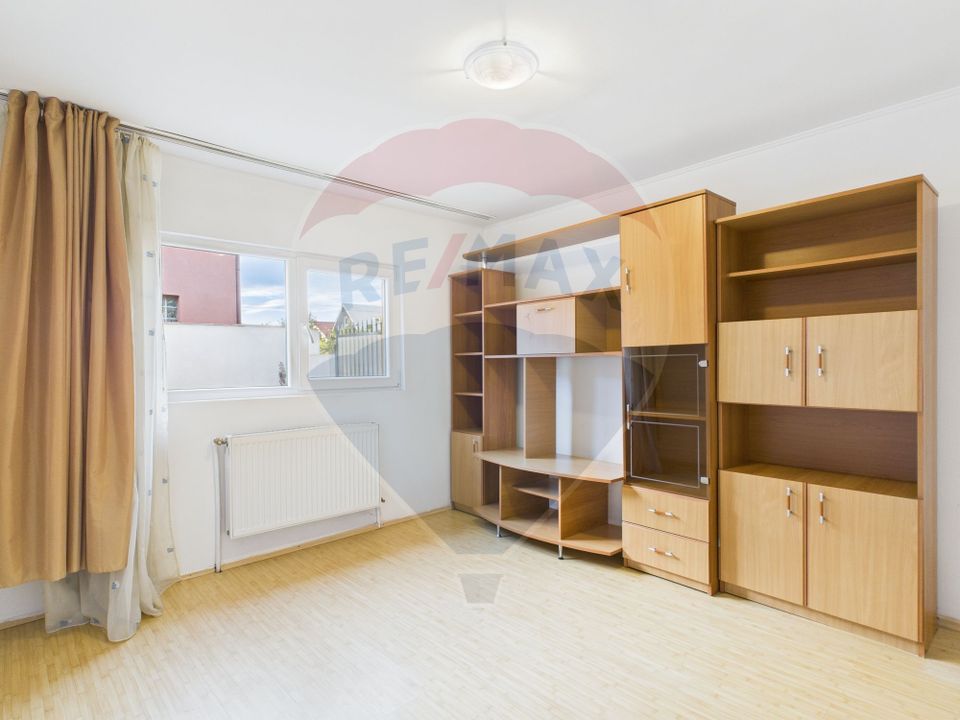 6 room House / Villa for sale, Est area