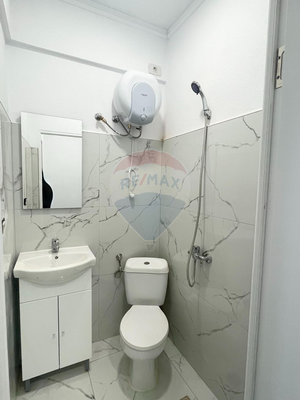 30sq.m Office Space for rent, Podgoria area