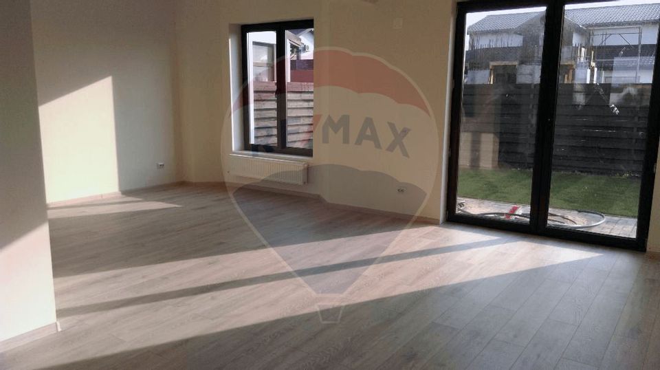 4 room House / Villa for sale