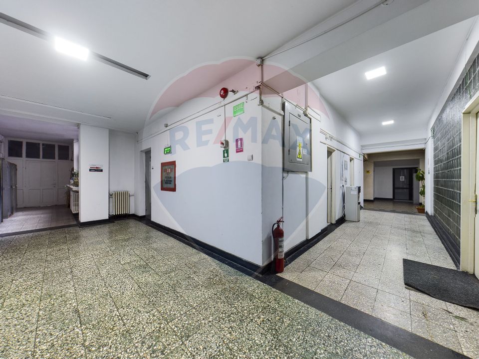 Cladire de birouri 3658mp utili de vanzare zona Ultracentrala