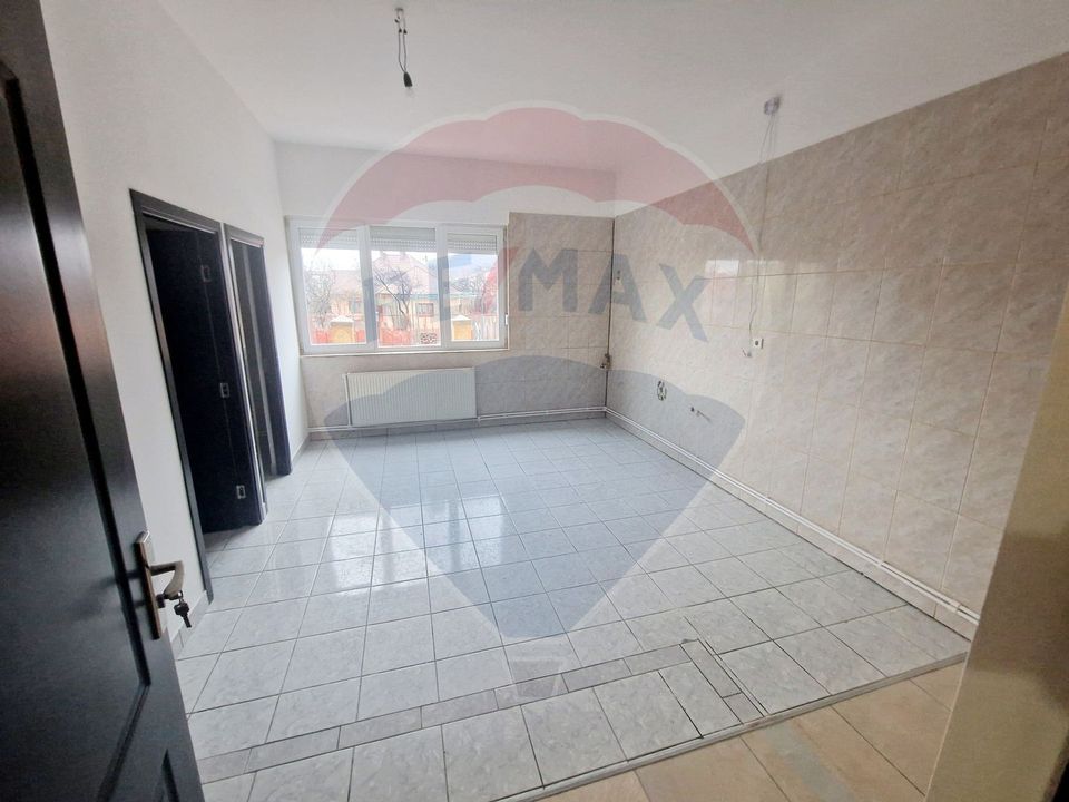 8 room House / Villa for rent, 1 Mai area