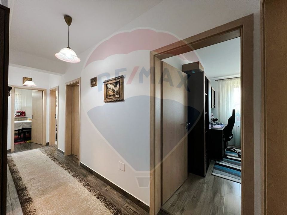 Apartament de 3 camere cu gradina proprie de 53mp, zona Tractorul!