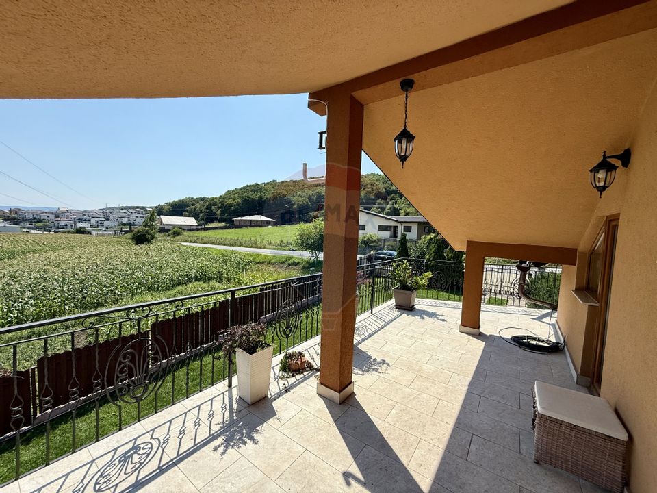 6 room House / Villa for sale