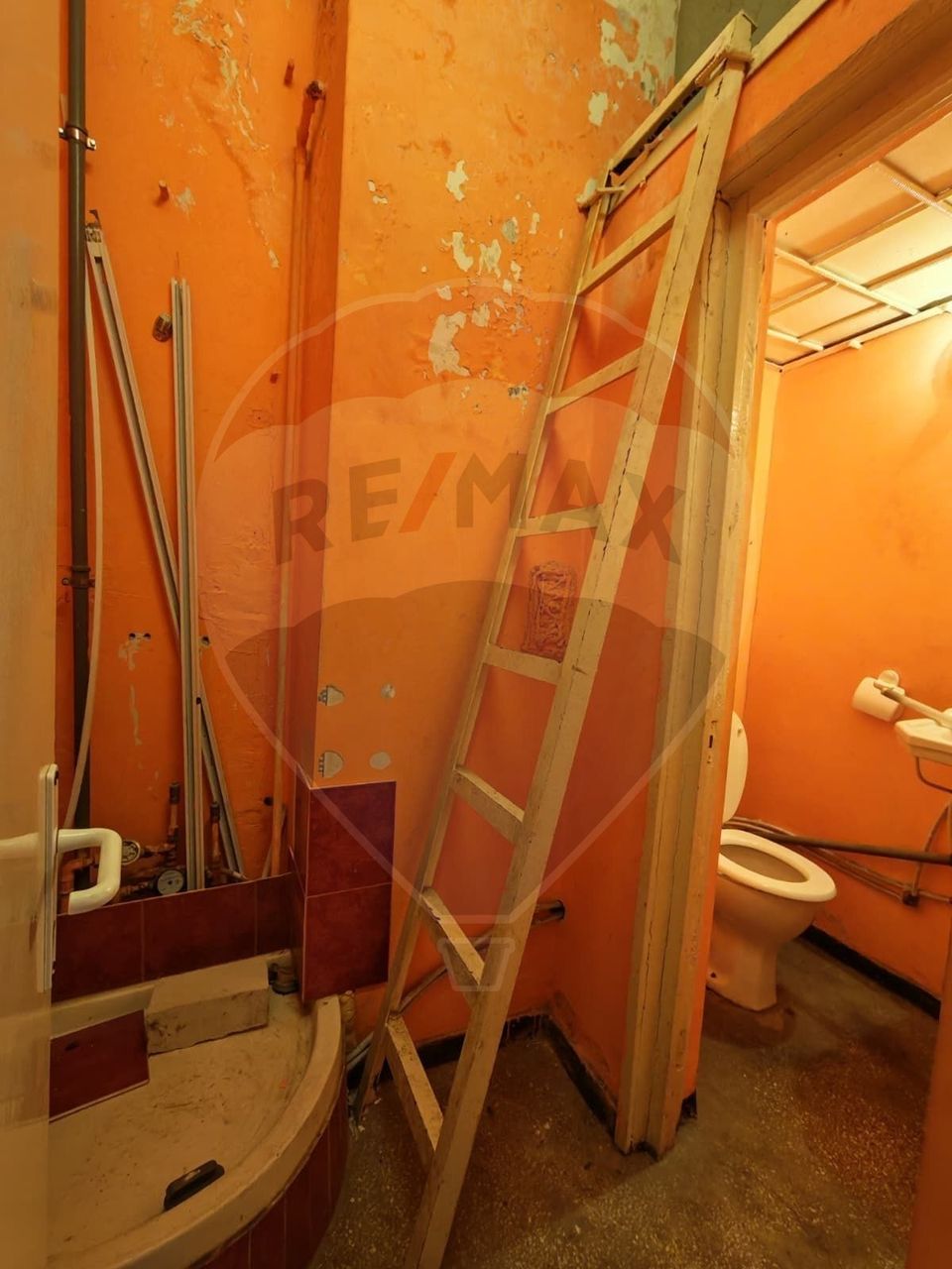 40sq.m Commercial Space for rent, Ultracentral area